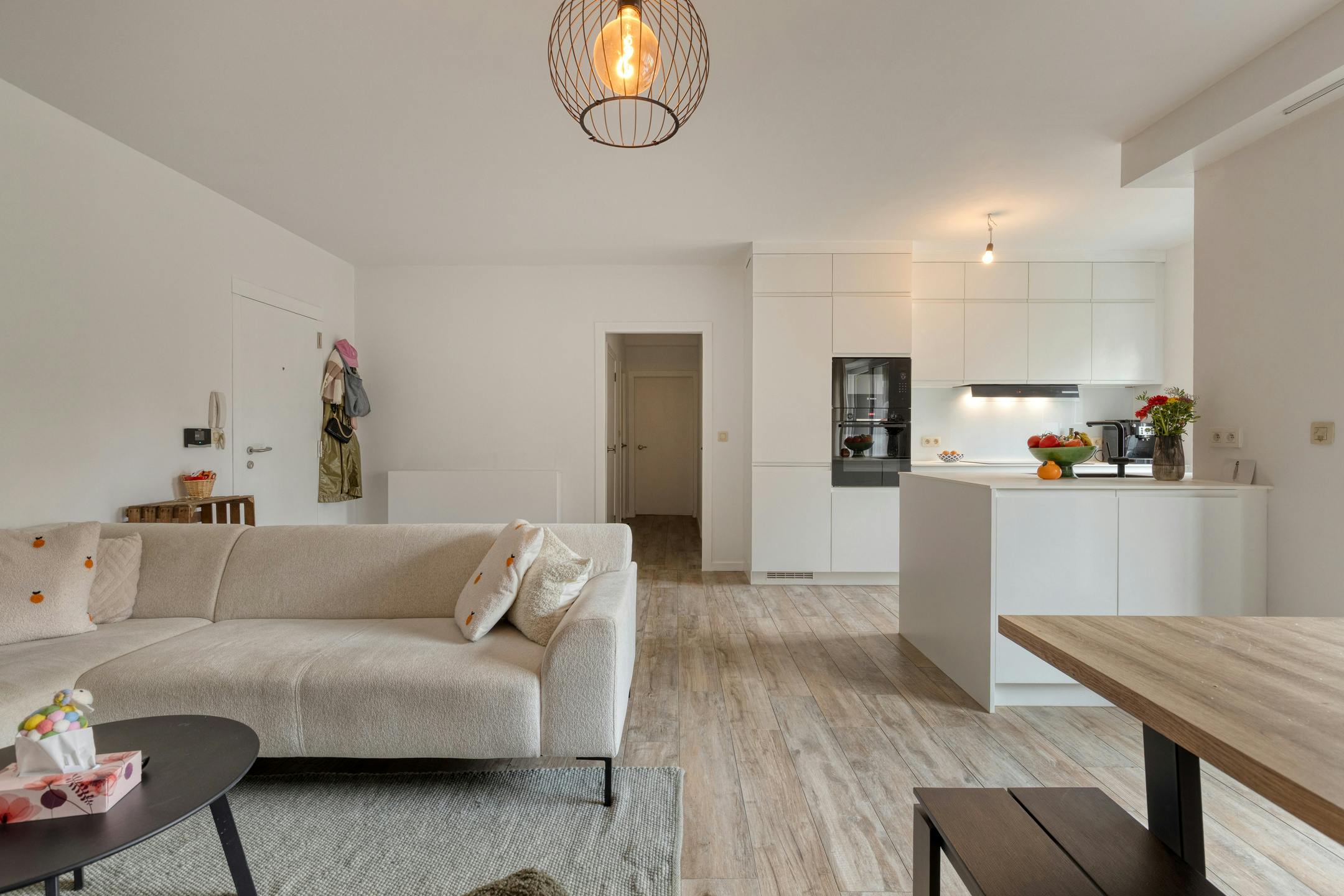 Appartement met twee slaapkamers en terras te koop Antwerpen foto {{pictureIndex}}