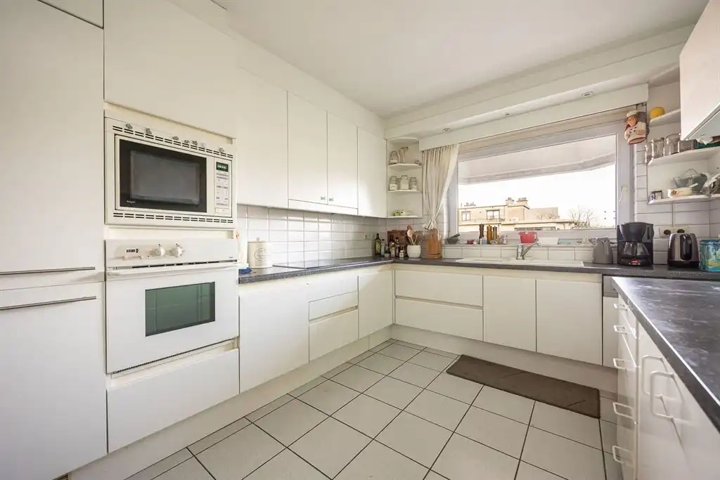 Groot hoekappartement met bijzonder veel lichtinval op de 3e verdieping foto 6