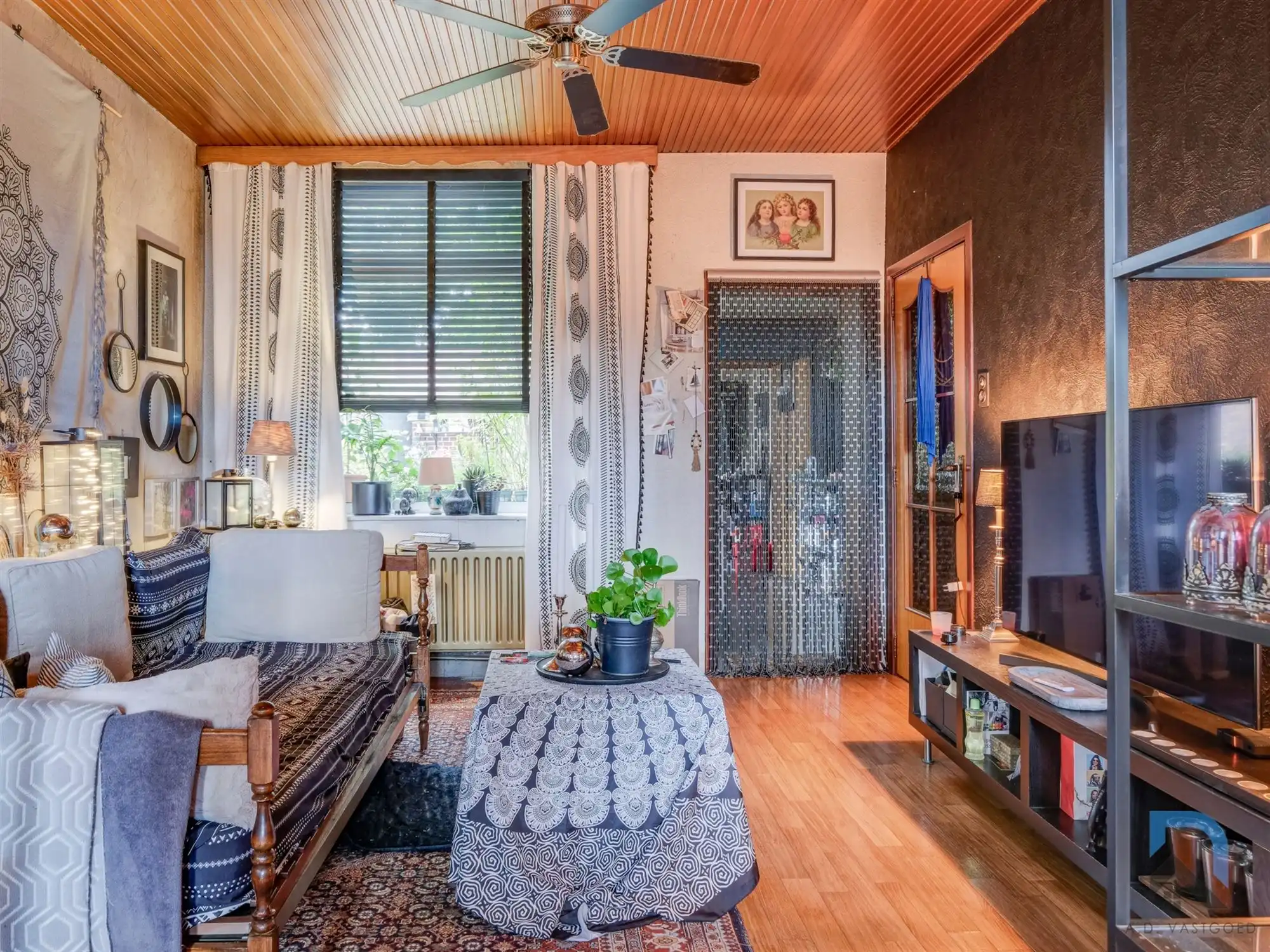 Woning op toplocatie met grote tuin foto 4