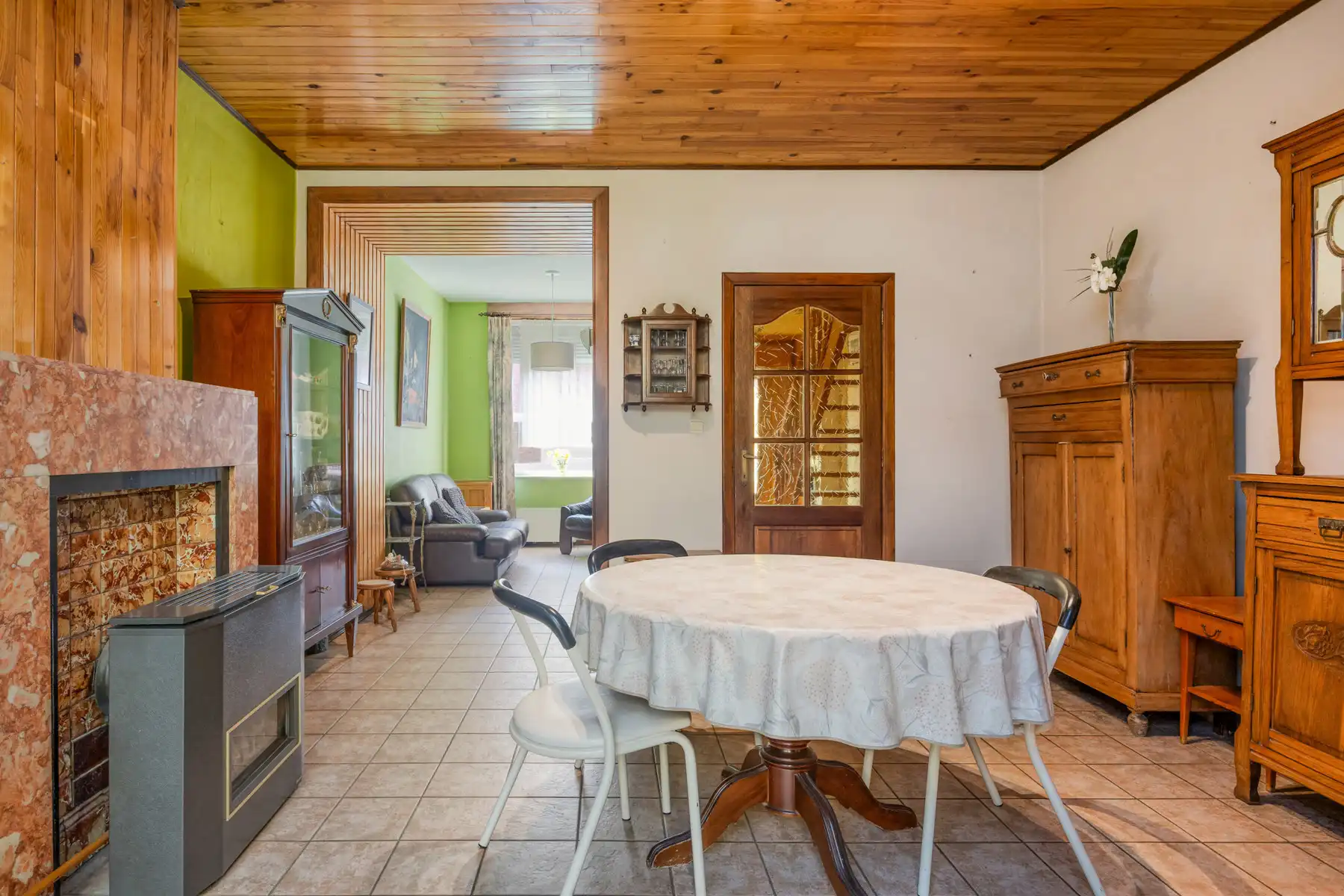 TE KOOP - gesloten bebouwing met 2 slaapkamers en tuin foto 4