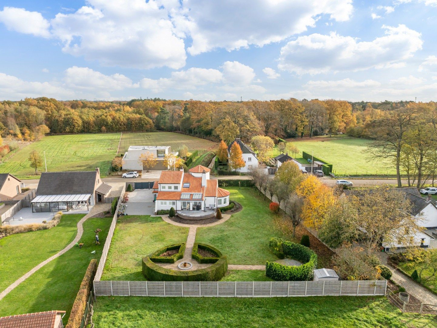 Verrassende villa met luchtig interieur en grote tuin foto 3