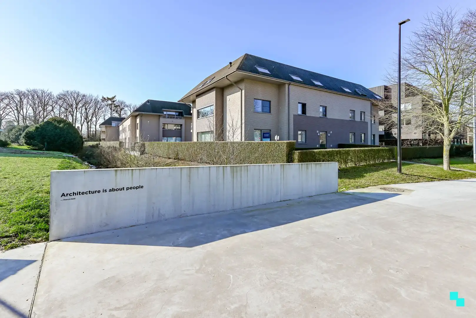 Gelijkvloers hoekappartement nabij kasteelpark Blauwhuis te Izegem foto {{pictureIndex}}