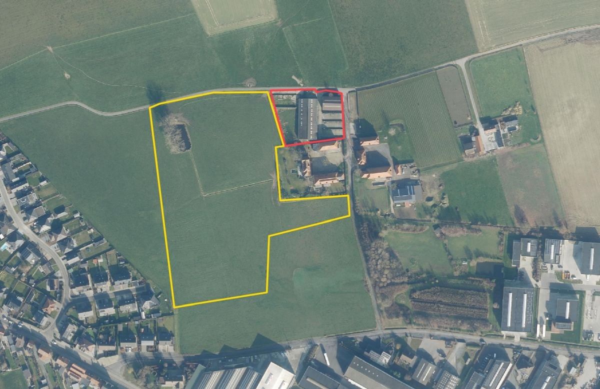 Loods en stal te koop te Moorslede op 4.200 m² met mogelijkheid aanpalende weide foto {{pictureIndex}}