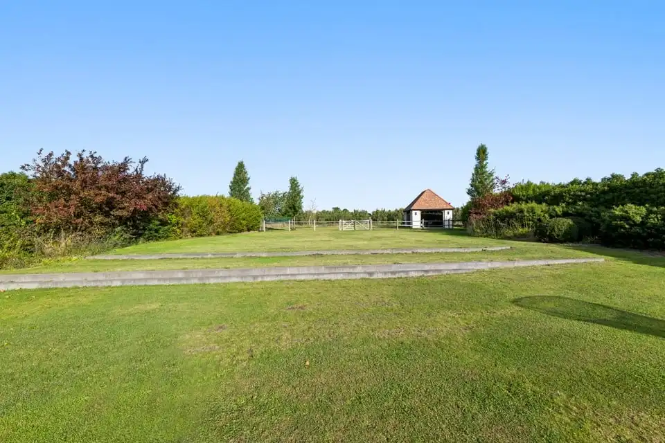 UNIEKE LUXUEUZE VILLA OP EEN PRACHTIG PERCEEL VAN 28A50CA IN SINT-TRUIDEN foto 8