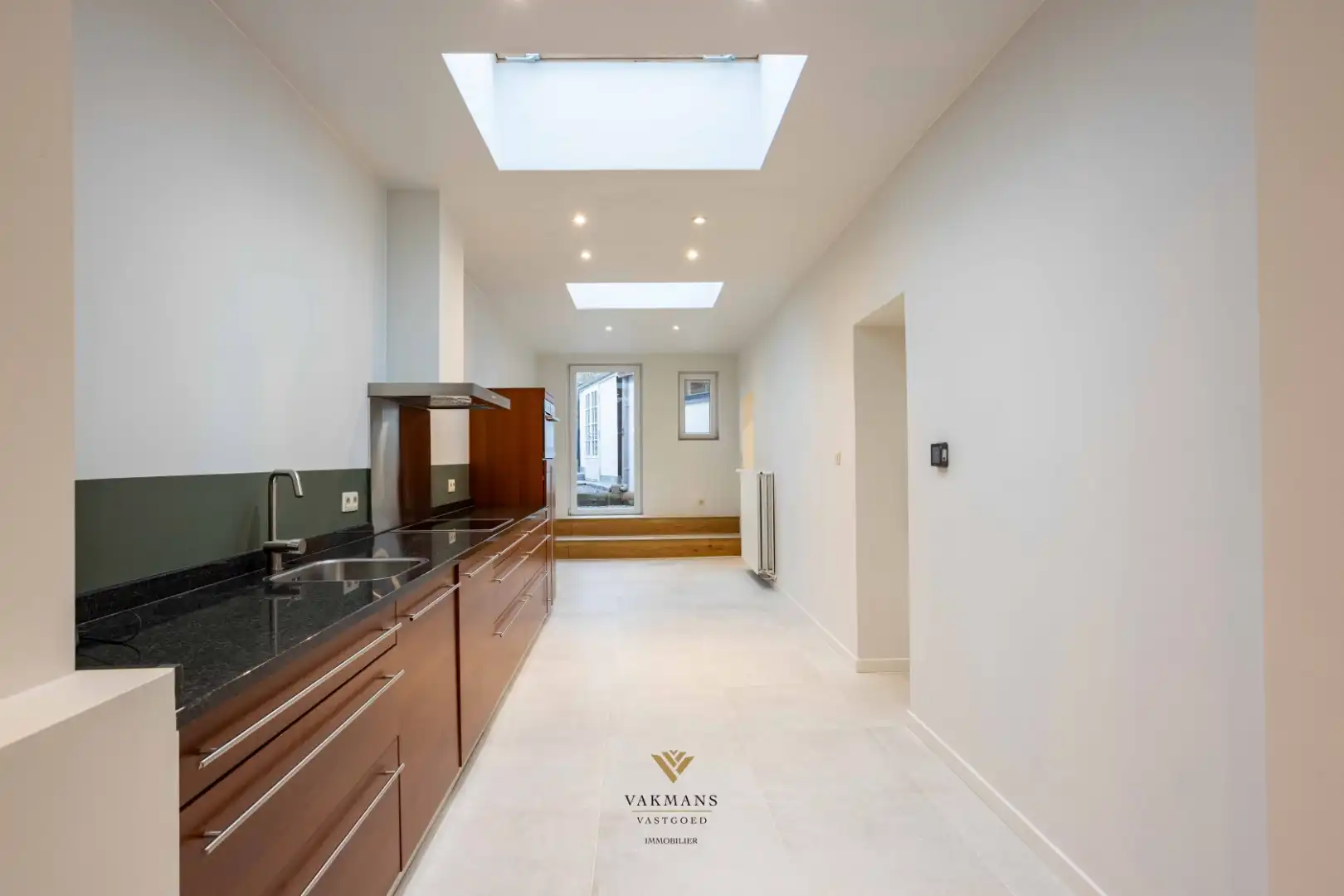 Prachtige gerenoveerde woning met 3 slaapkamers en tuin foto 17