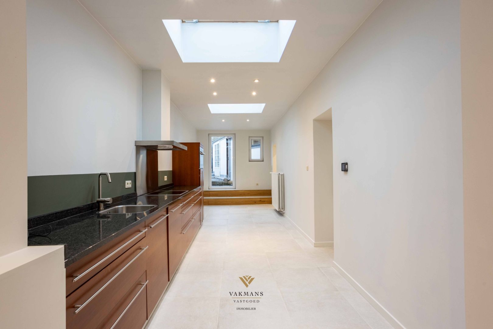 Prachtige gerenoveerde woning met 3 slaapkamers en tuin foto 17