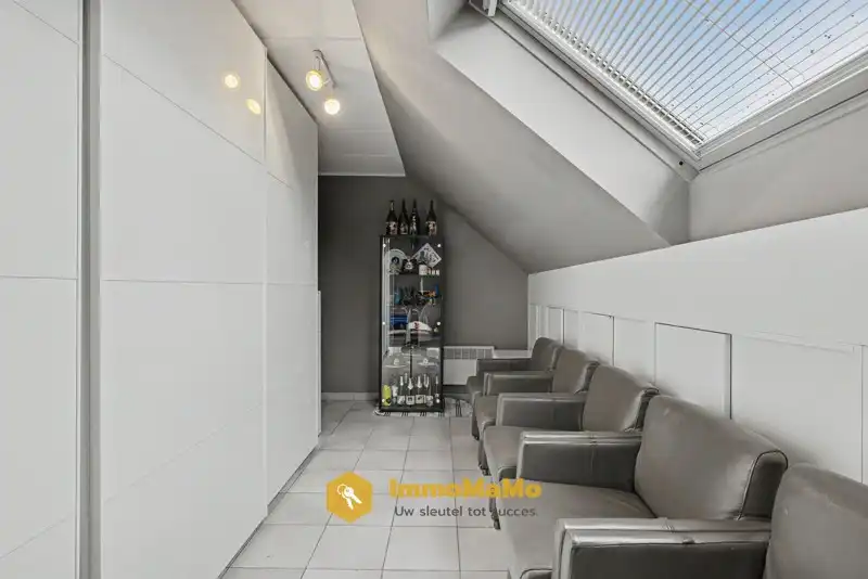 ZEER PRAKTISCHE EN RUIME WONING MET 6 SLAAPKAMERS TE KOOP foto 24