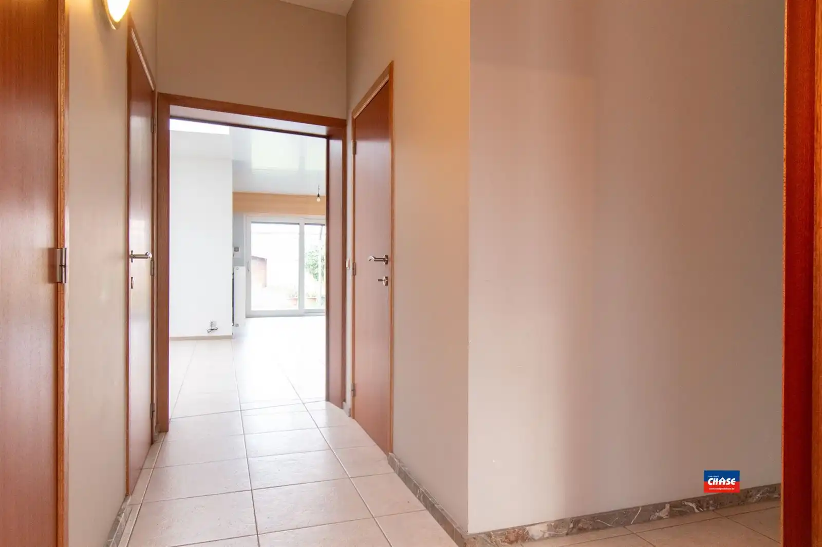 Volledig gerenoveerde woning met 2 slpks en mooie tuin foto 9