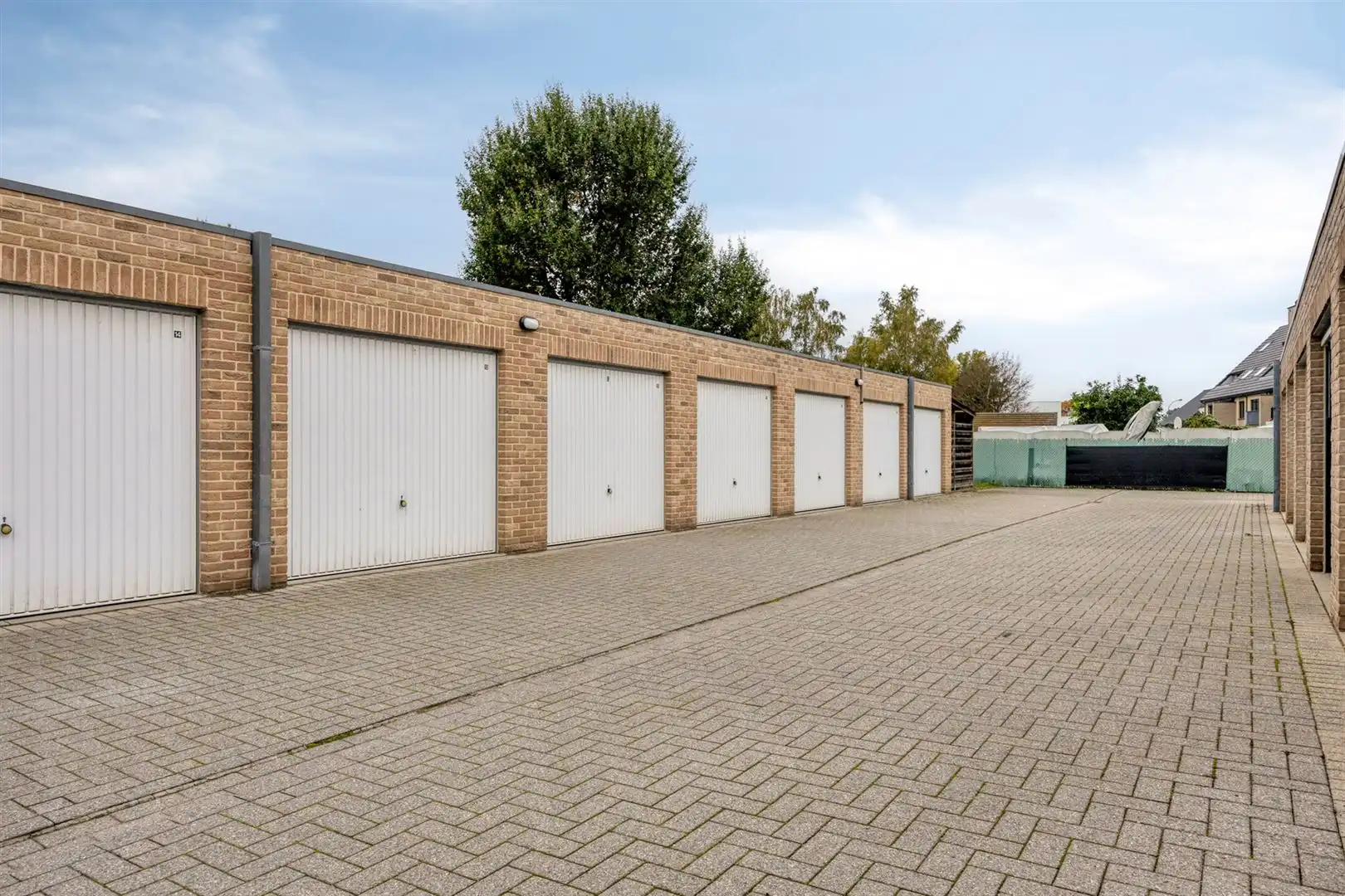 TE KOOP: Appartement met 1 slaapkamer, 2 terrassen en garage in Zonhoven! foto 15