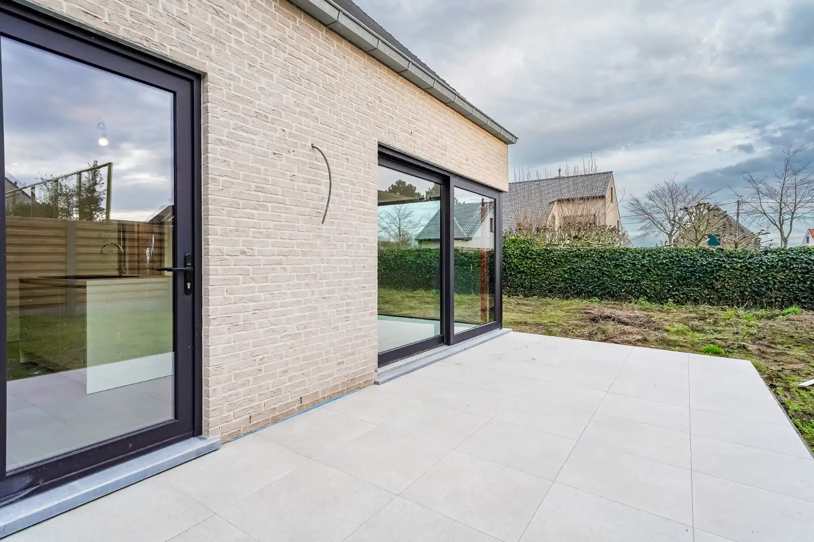 Moderne halfopen nieuwbouw woning op 356 m² met hoogwaardige afwerking foto 6