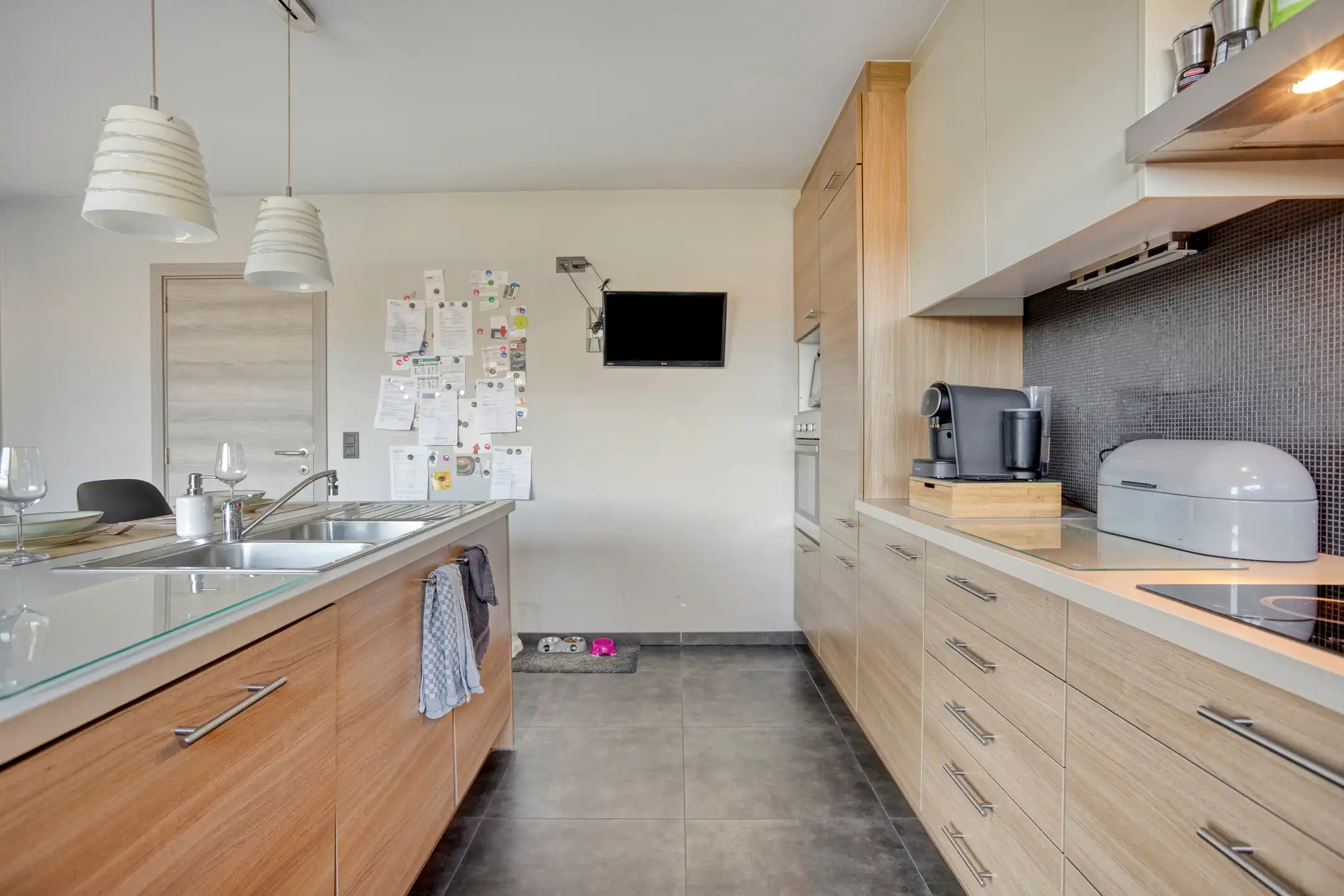 Recente vrijstaande woning op perceel van 10a foto 10