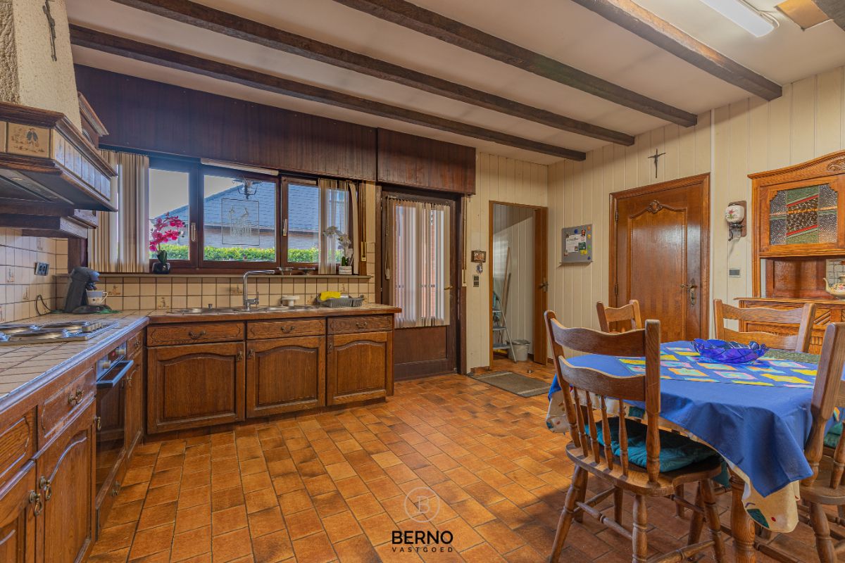 Te renoveren laagbouwwoning op 1.095m2 foto 6