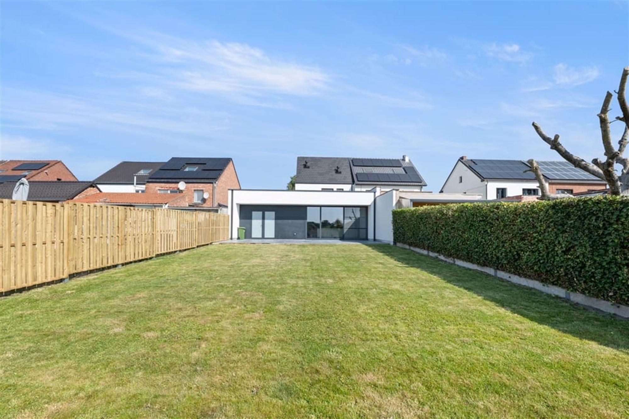 KNAPPE VOLLEDIG GERENOVEERDE WONING MET RUIME GARAGE IN SINT-TRUIDEN  foto 5