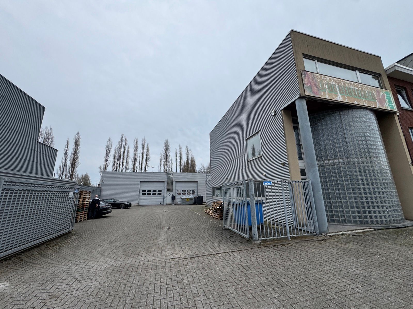Grote magazijnruimte/atelier met kantoor te koop in Deurne  foto 5
