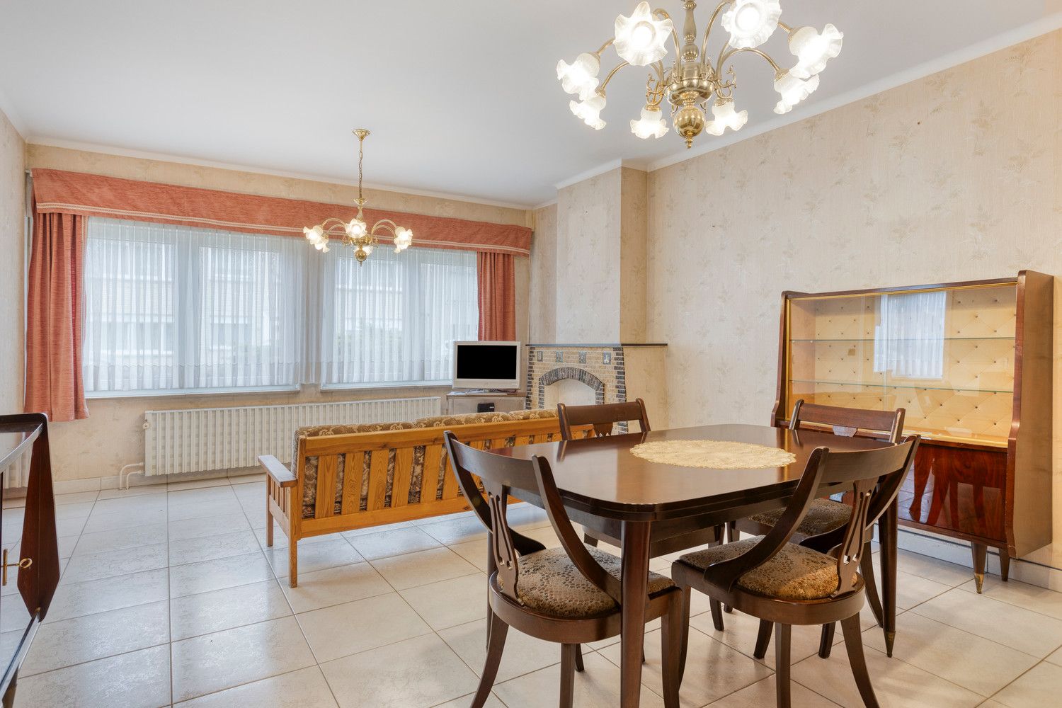 Te renoveren gelijkvloers appartement met 2 slaapkamers en tuin! foto 6