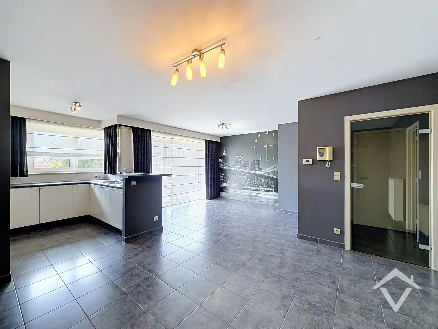 Instapklaar appartement met 2 slaapkamers, 2 bergingen en garage te Eernegem foto 7