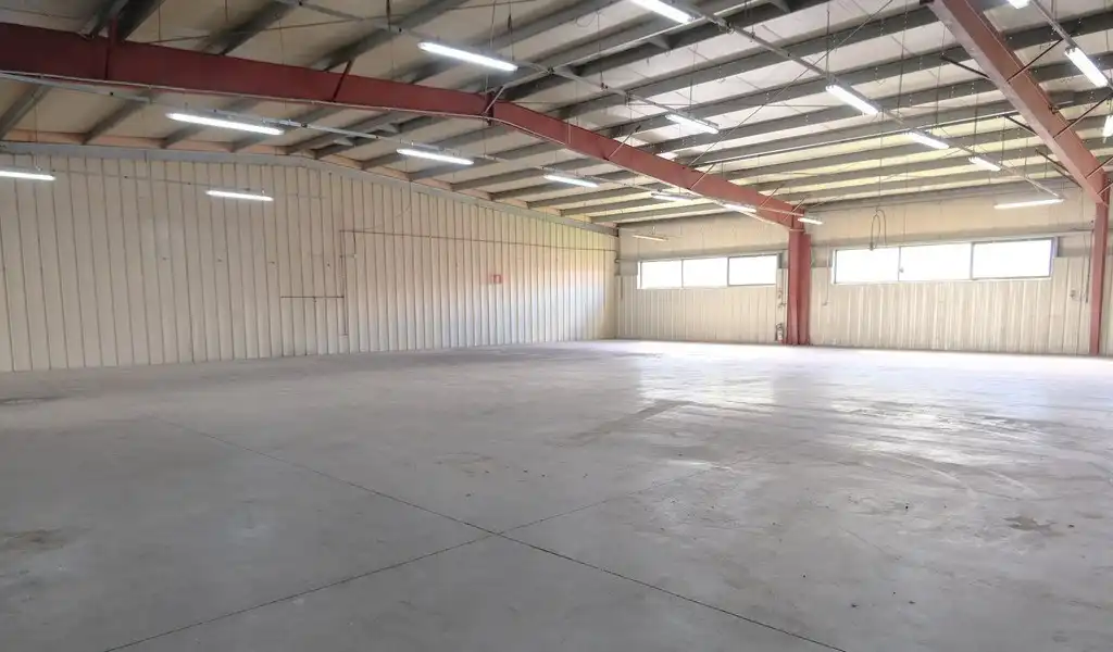 Bedrijfspand in bedrijvenzone aan Makro te Eke foto 7