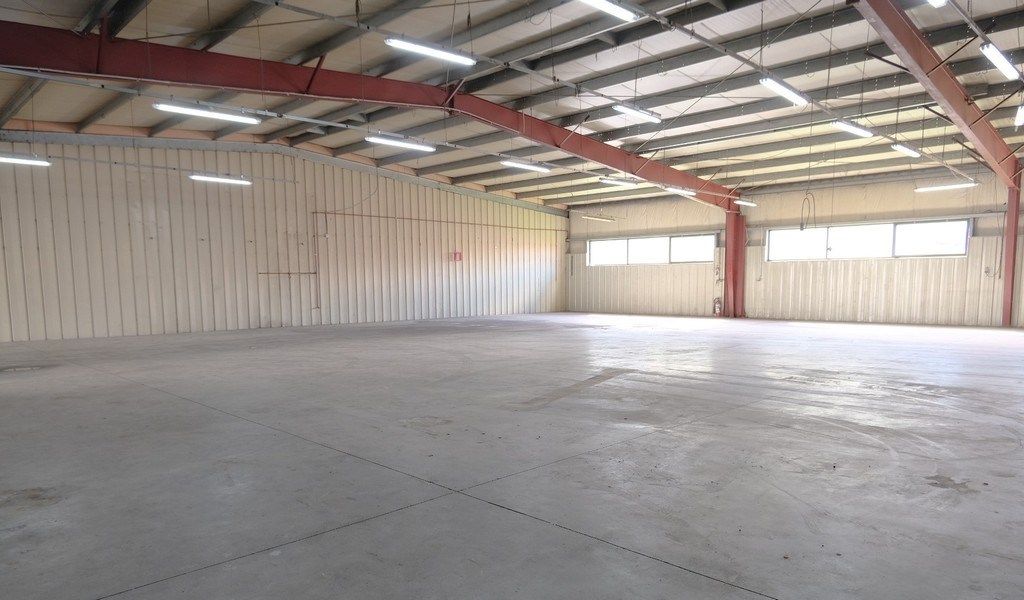 Bedrijfspand in bedrijvenzone aan Makro te Eke foto 7