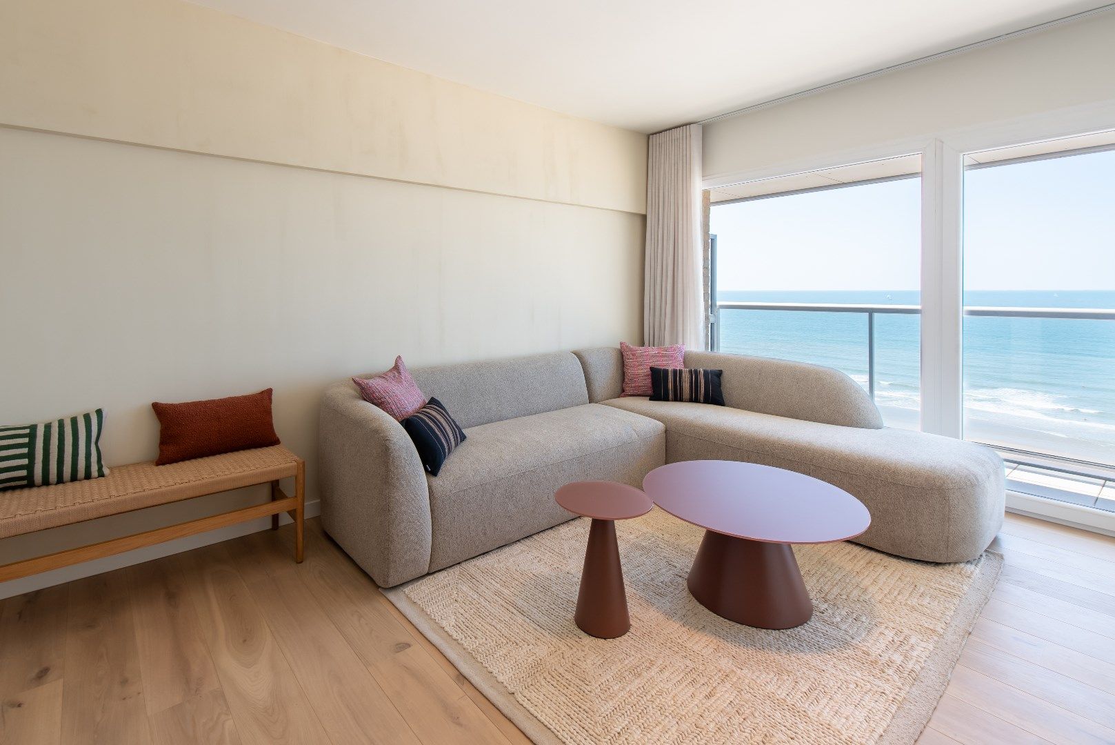 Uniek gerenoveerd doorloopappartement met frontaal zeezicht in residentie Pearl Beach te Middelkerke foto 3