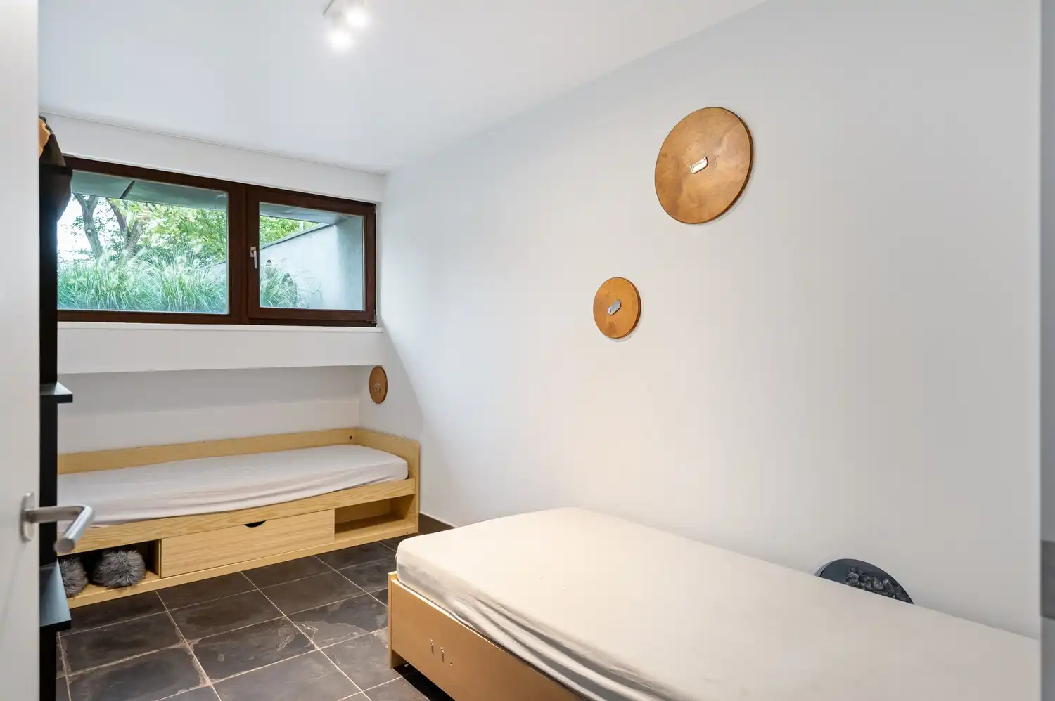 Gelijkvloers 2-slaapkamerappartement met tuin en garagebox foto 14