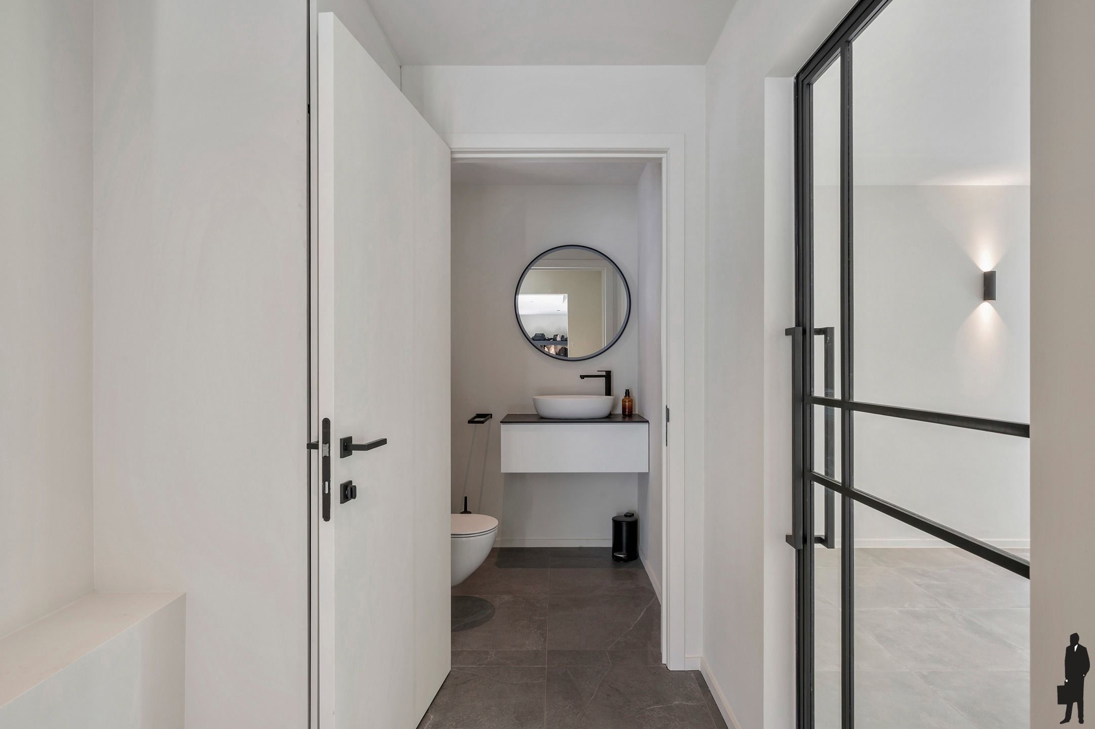 Gerenoveerde villa op 1.900 m² nabij de Nederlandse grens foto 3