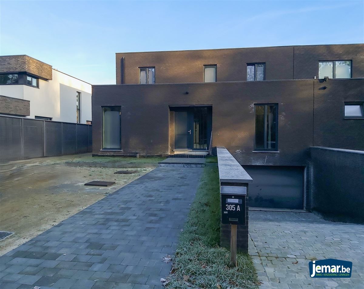 Nieuwbouwwoning met 5 slaapkamers, 2 badkamers op perceel van 8a41ca te Maasmechelen! foto {{pictureIndex}}