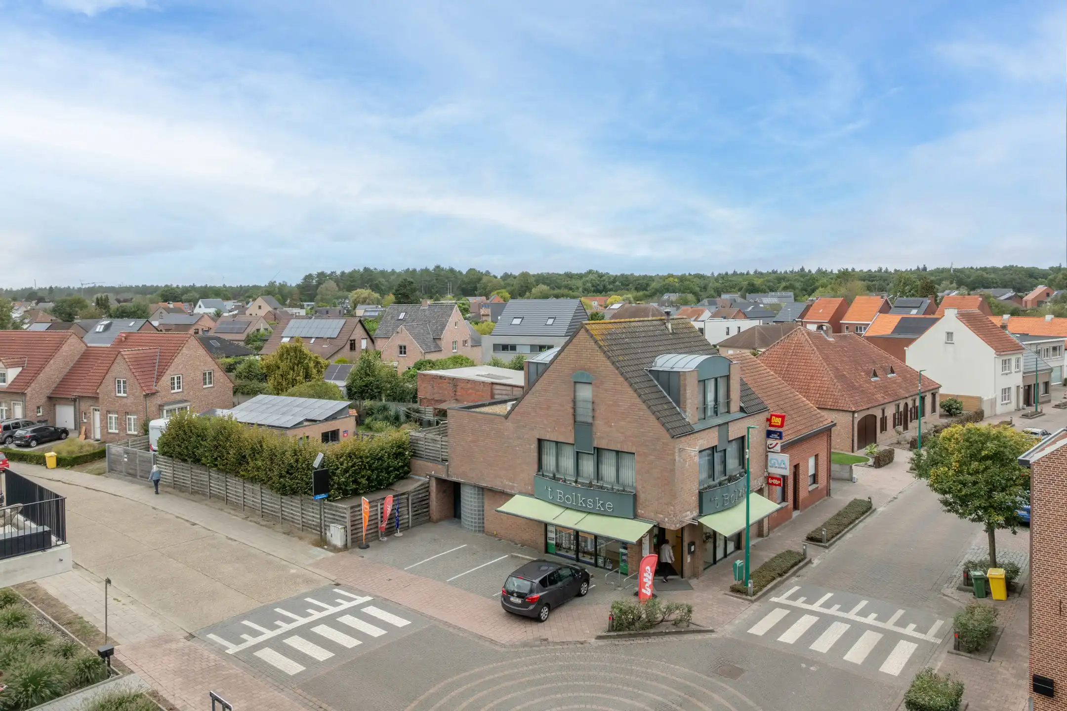 Interessant handelspand met woonst op gunstige locatie foto {{pictureIndex}}