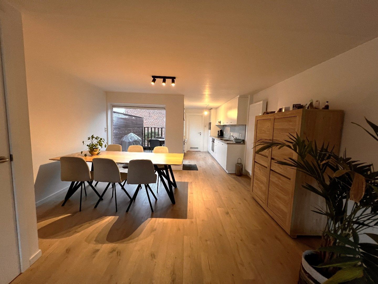 RUIME EN INSTAPKLARE BEL-ETAGE WONING MET 4 SLAAPKAMERS, STADSKOER, TERRAS EN GARAGE foto 10