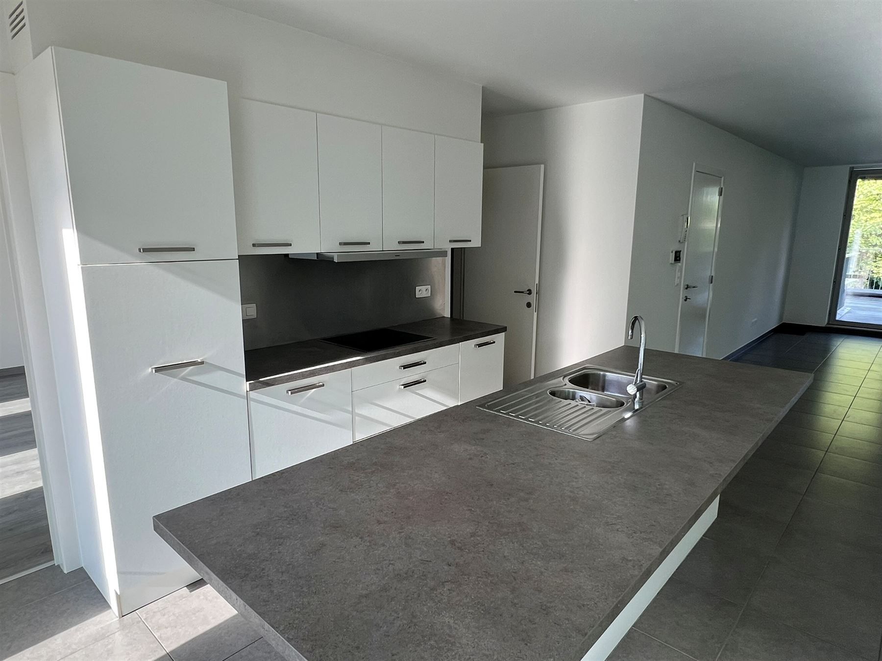 Ruim appartement met 3 slaapkamers, dakterras en garage foto 3