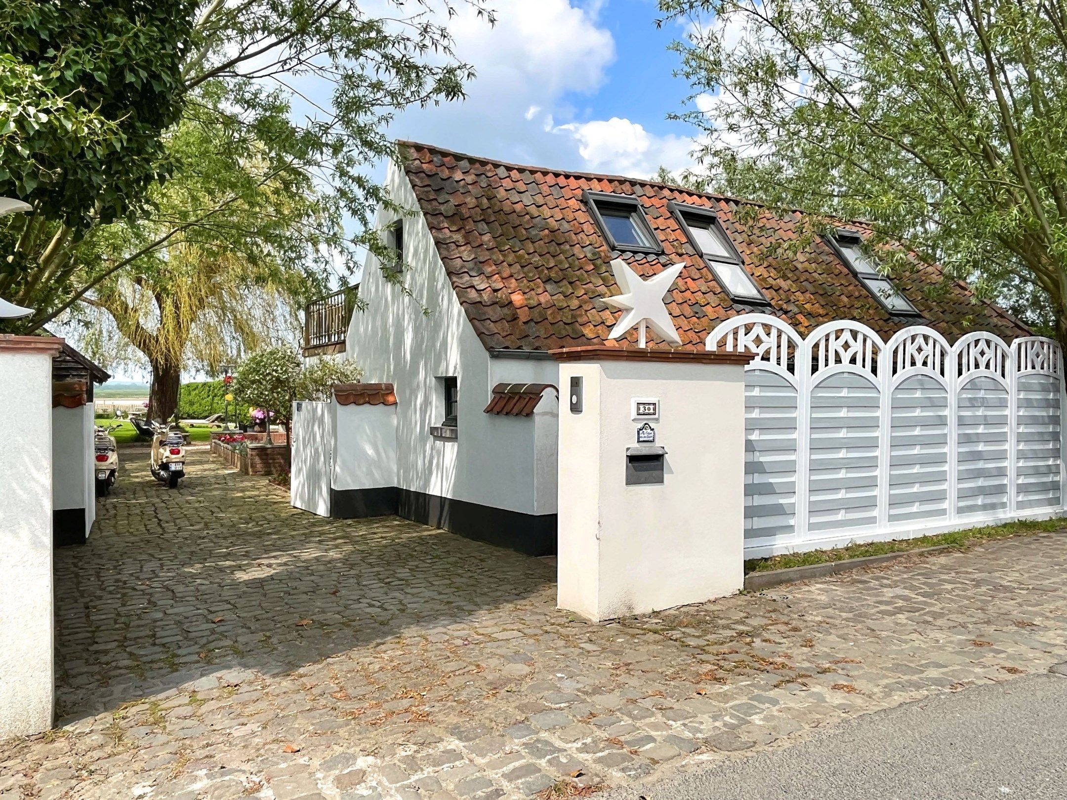 Hoofdfoto van de publicatie: Romantische hoeve met unieke zichten te Knokke 