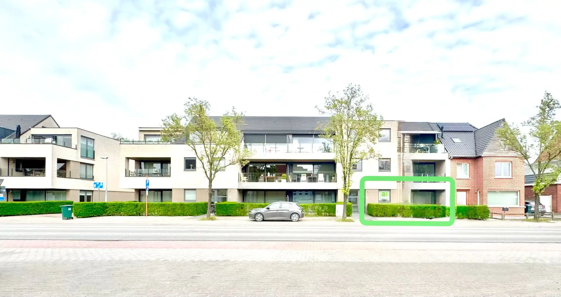 GELIJKVLOERS APPARTEMENT | VOOR- EN ACHTERTUIN | 2 KAMERS | GARAGE | 140 M² foto 3