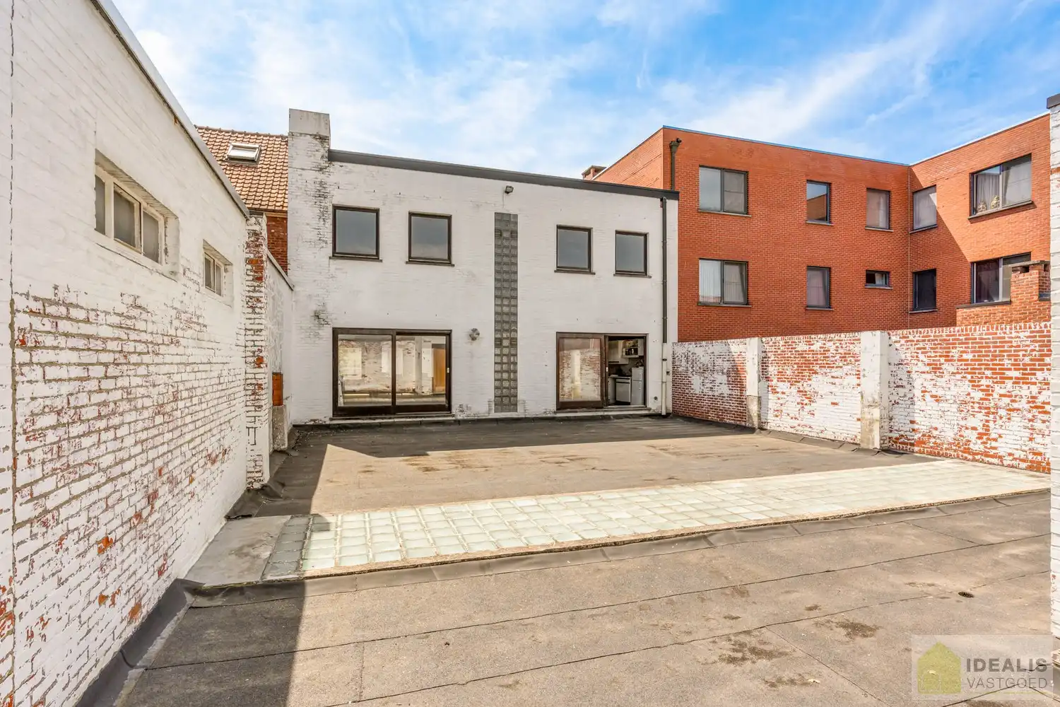 Ruim opgezet, klassevol en naar wens af te werken/ in te richten pand met winkel/kantoorruimte én uiterst ruim appartement met maar liefst 4 slaapkamers foto 28