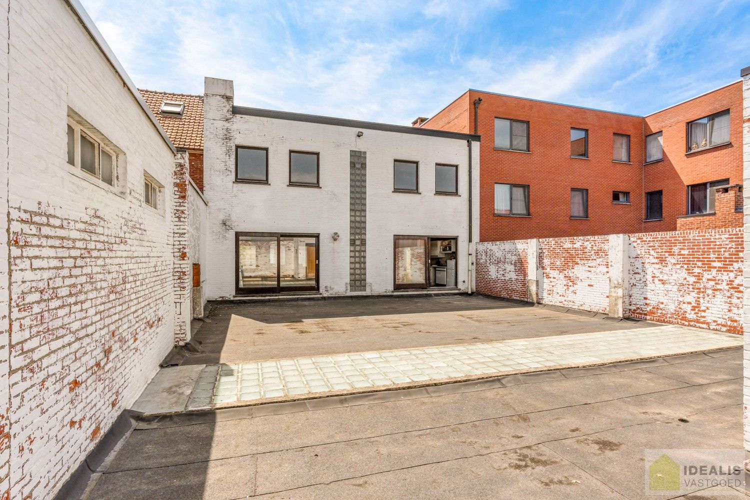 Ruim opgezet, klassevol en naar wens af te werken/ in te richten pand met winkel/kantoorruimte én uiterst ruim appartement met maar liefst 4 slaapkamers foto 28