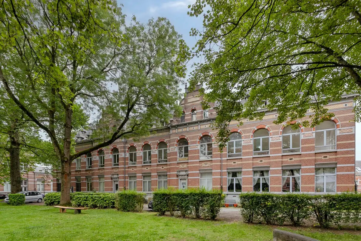 Prachtige loft op unieke locatie in oude Veeartsenschool foto 12