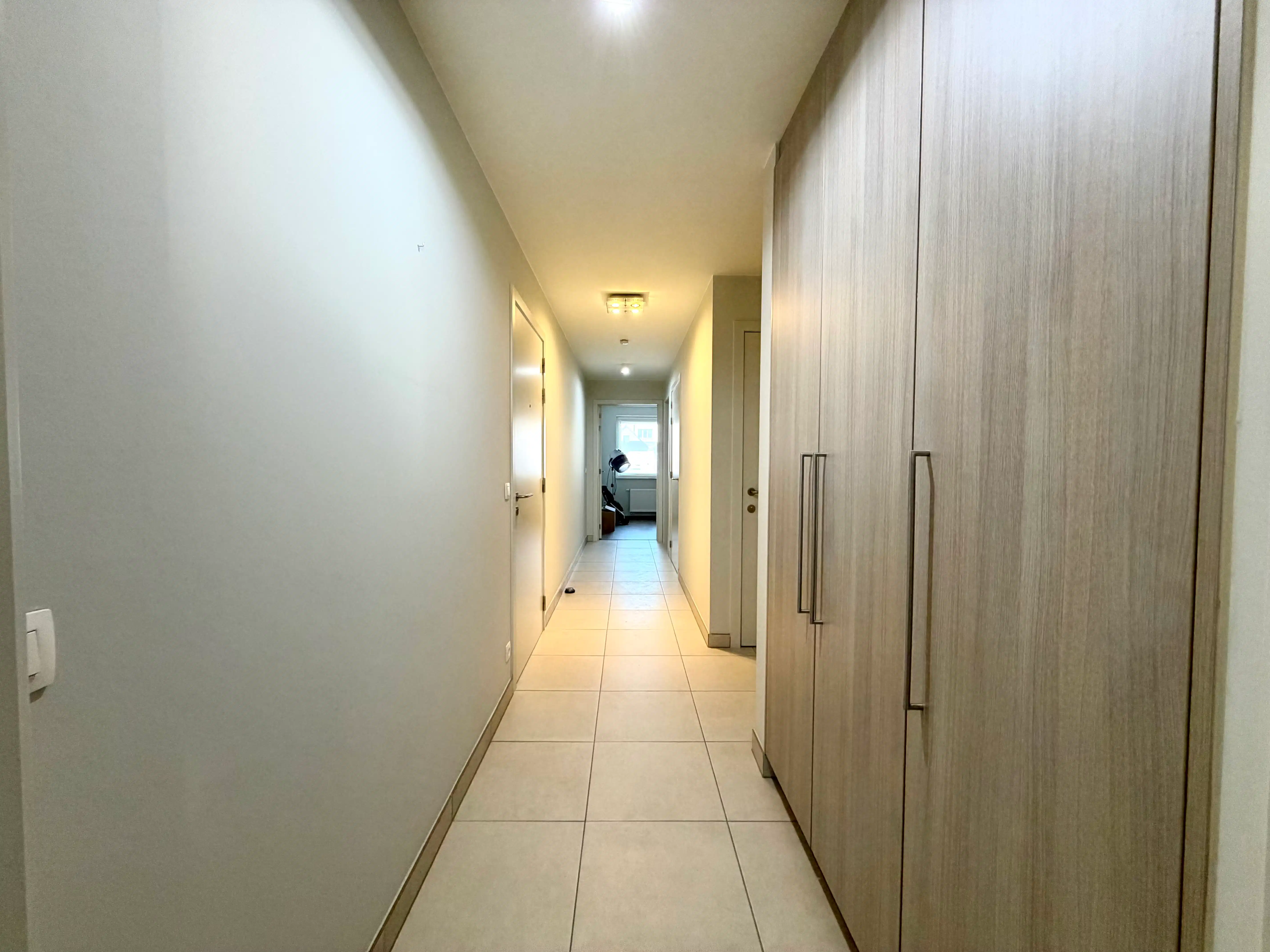 Gelijkvloers tweeslaapkamer-appartement te Wondelgem foto 2