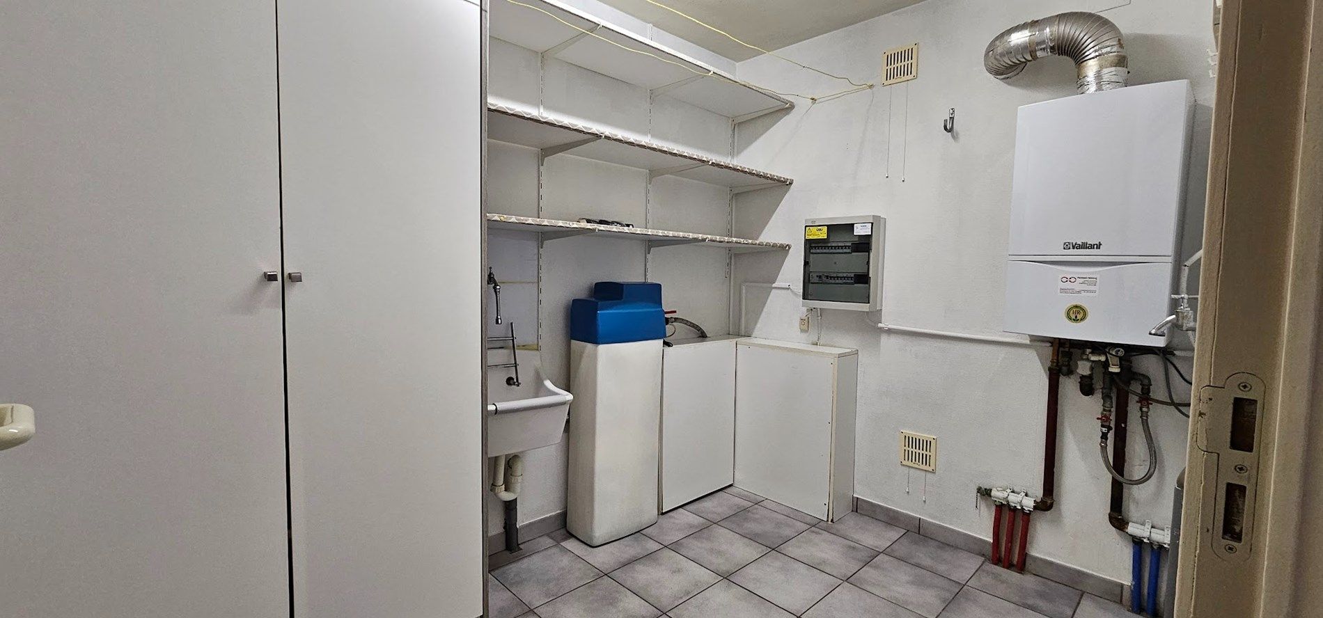 Ruim appartement met terras, lift en 2 slaapkamers in Sint-Eloois-Winkel - Energielabel B, EPC-waarde 128.00 - inclusief parkeerplaats foto 7