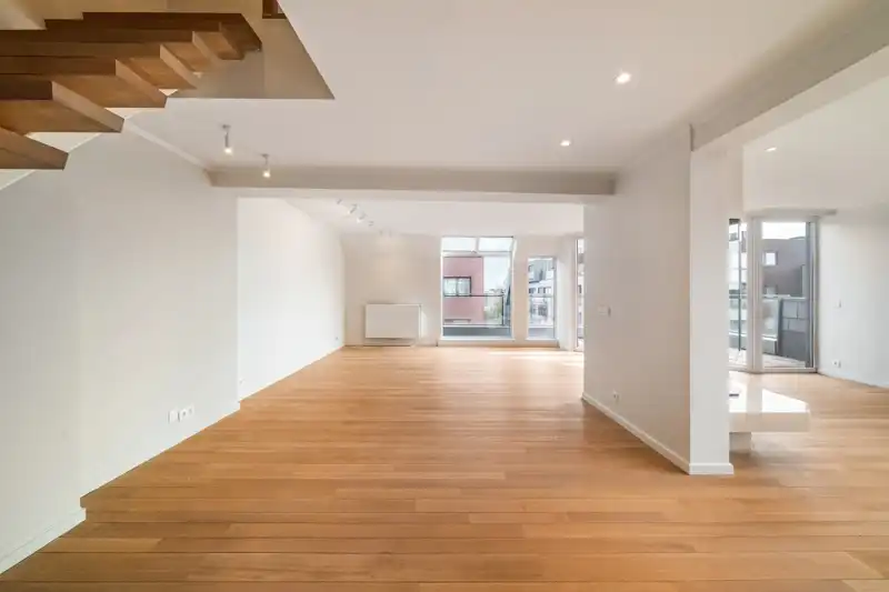 Exclusieve duplex met 210 m² woonbeleving in hartje Roeselare ROESELARE STADSKERN | RECENT LUXUEUS VERNIEUWD | 2 À 3 SLAAPKAMERS | 2 TERRASSEN | 210 m² foto 6