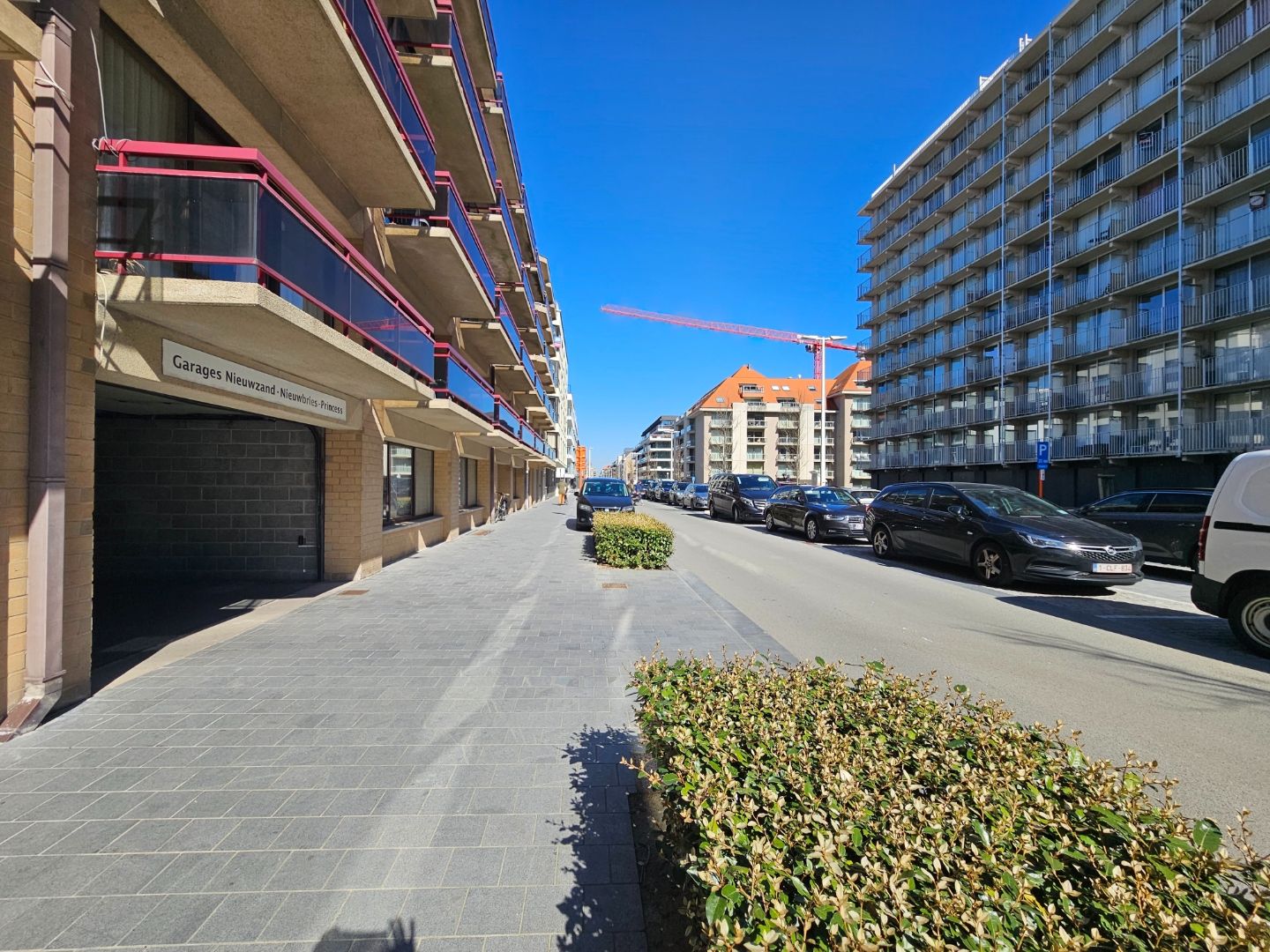 Autostaanplaats te Nieuwpoort-Bad foto {{pictureIndex}}