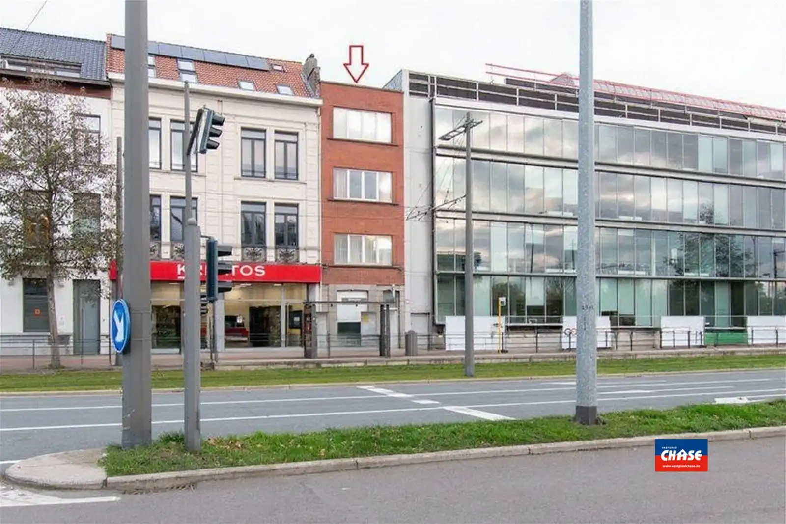 Opbrengsteigendom met 4 appartementen op een zeer gunstige ligging (Het zuid) foto {{pictureIndex}}