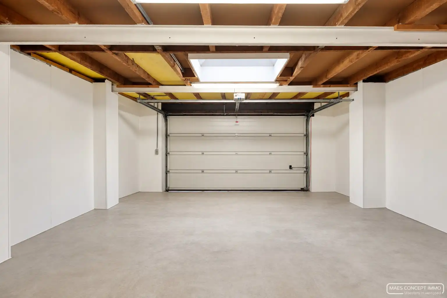 Instapklare, gerenoveerde woning met ruime garage in hartje Kortrijk foto 19