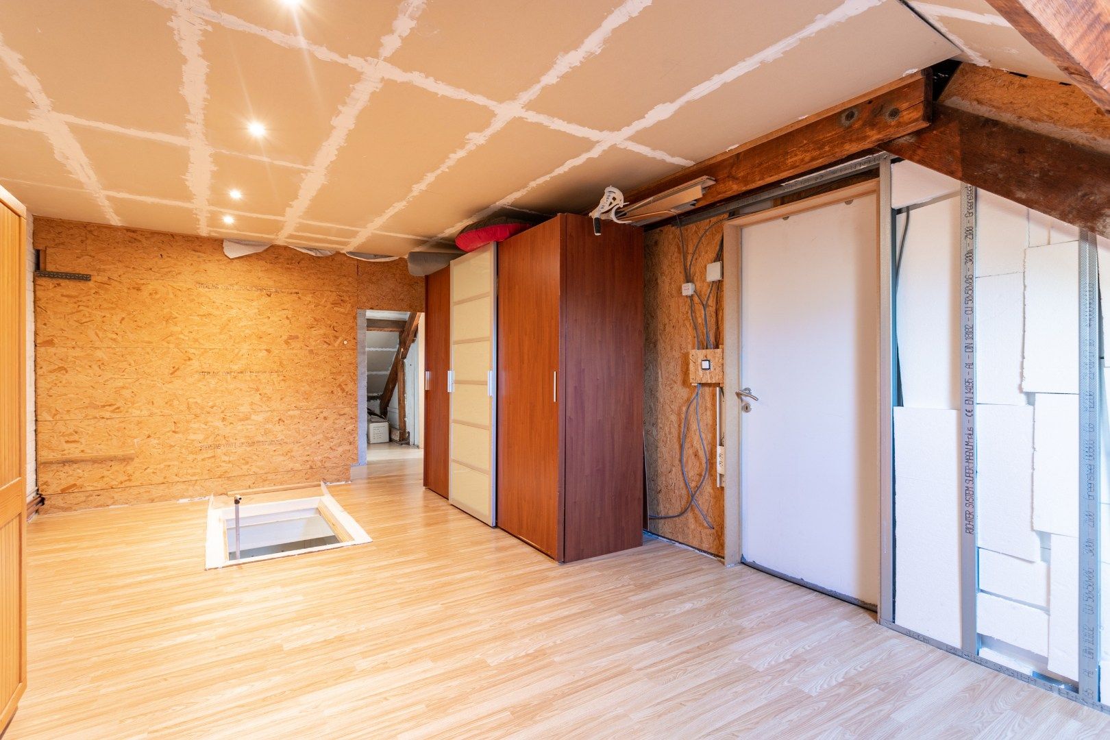 App 200m² met 3 slpks, terras en autostaanplaats te Halle foto 18