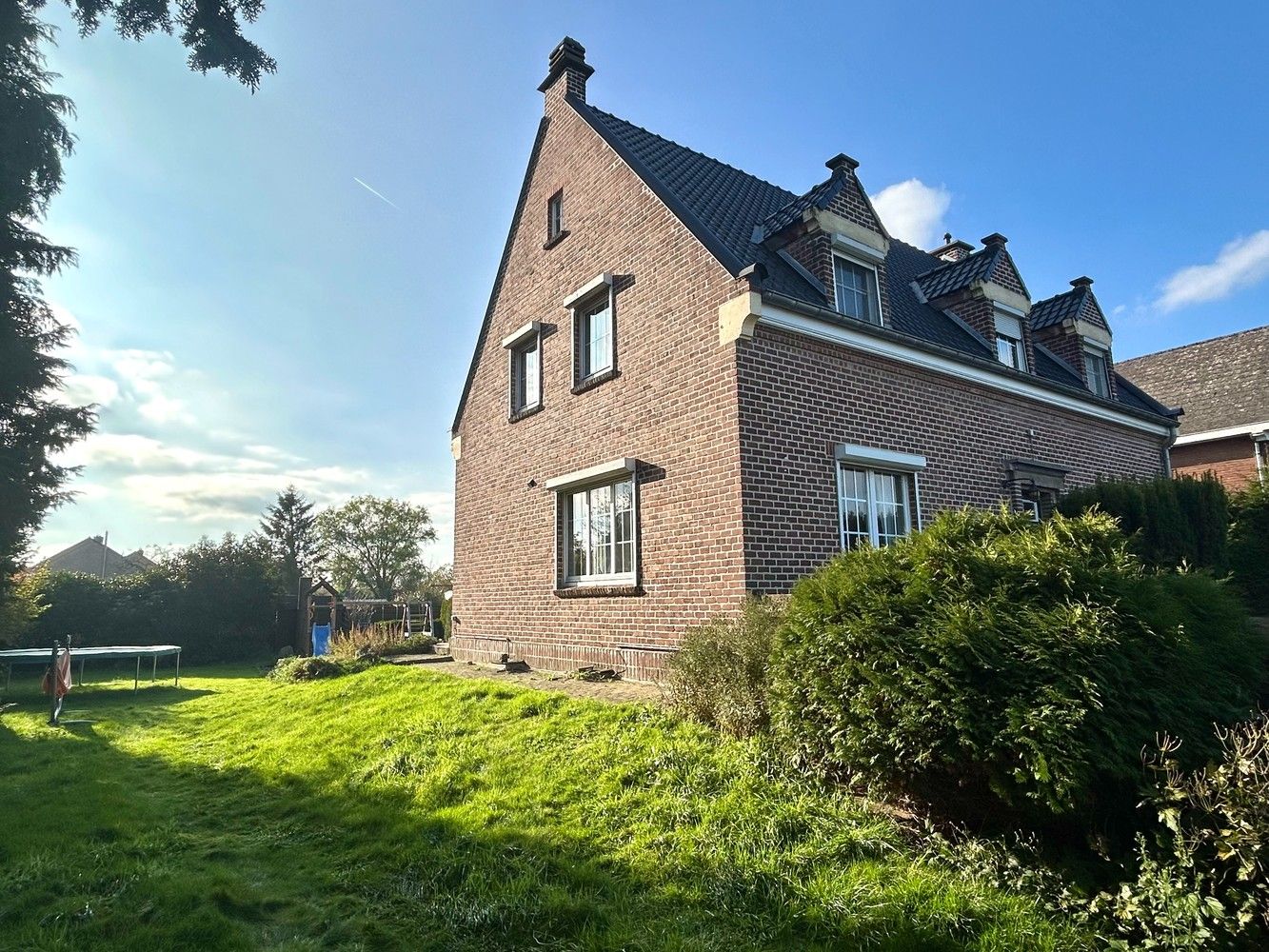 Woning met 5 slaapkamers en 2 badkamers te Herent foto {{pictureIndex}}