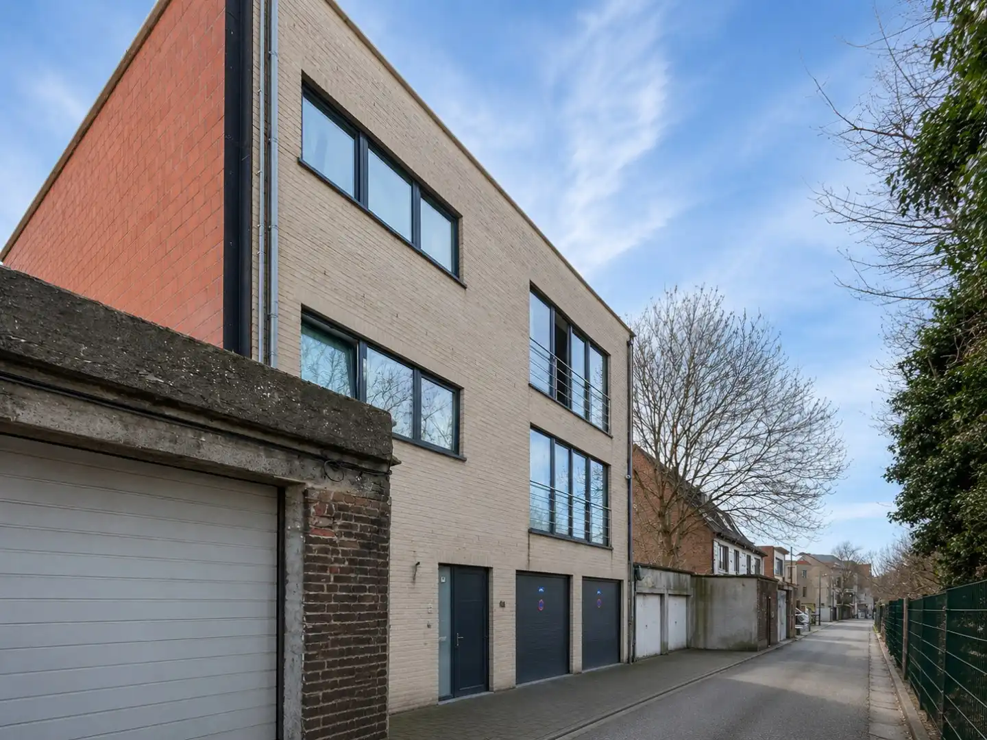 RECENTE OPBRENGSTEIGENDOM MET 2 APPARTEMENTEN! foto 2