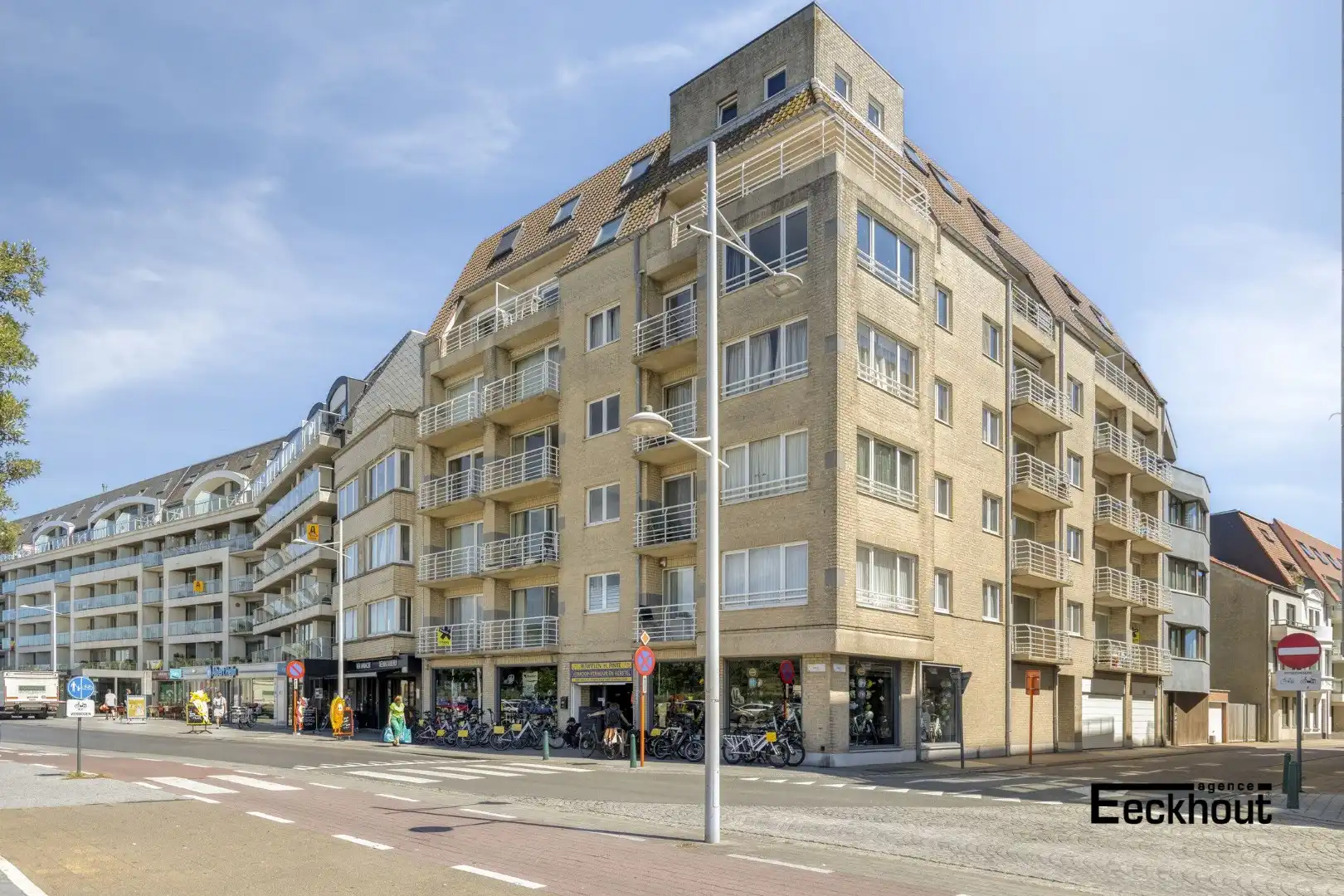 Instapklaar appartement met mooi terras en open zicht op de Bredense duinengordel. foto 15