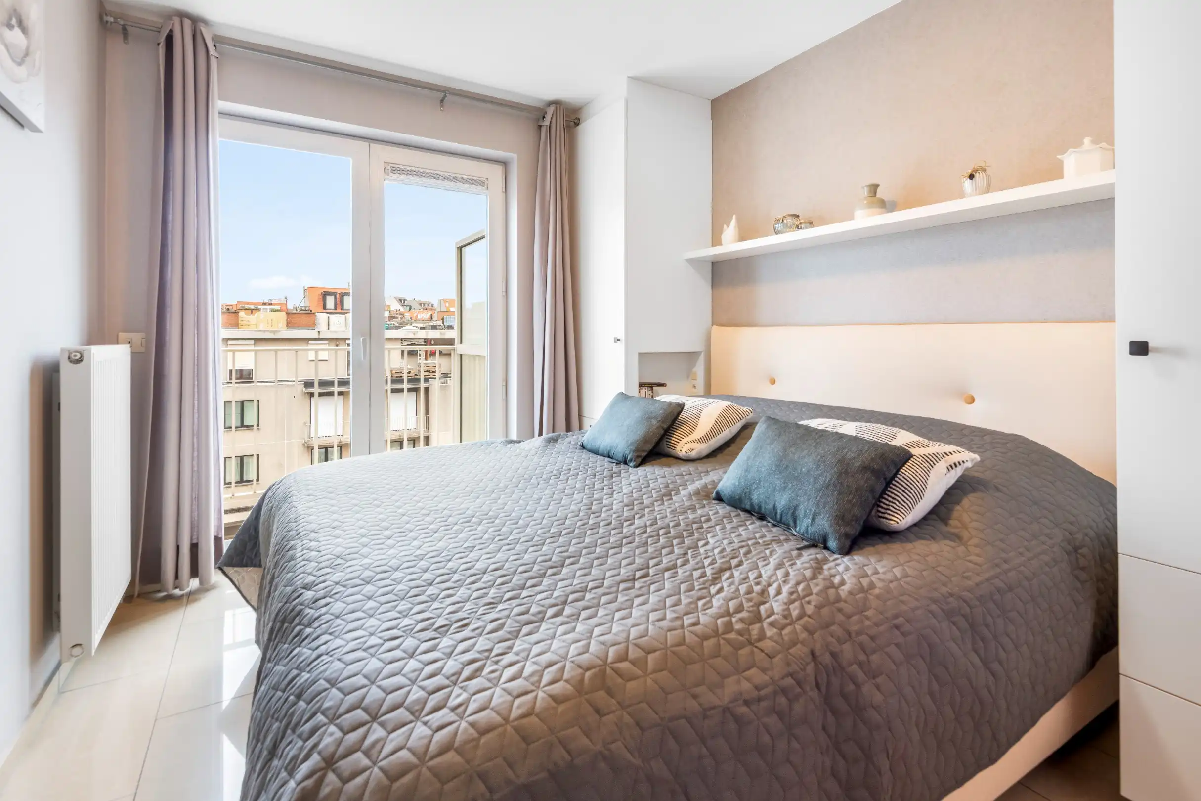 Aangenaam appartement gelegen in een kleine residentie op de Lippenslaan vlakbij de Zeedijk. foto 11