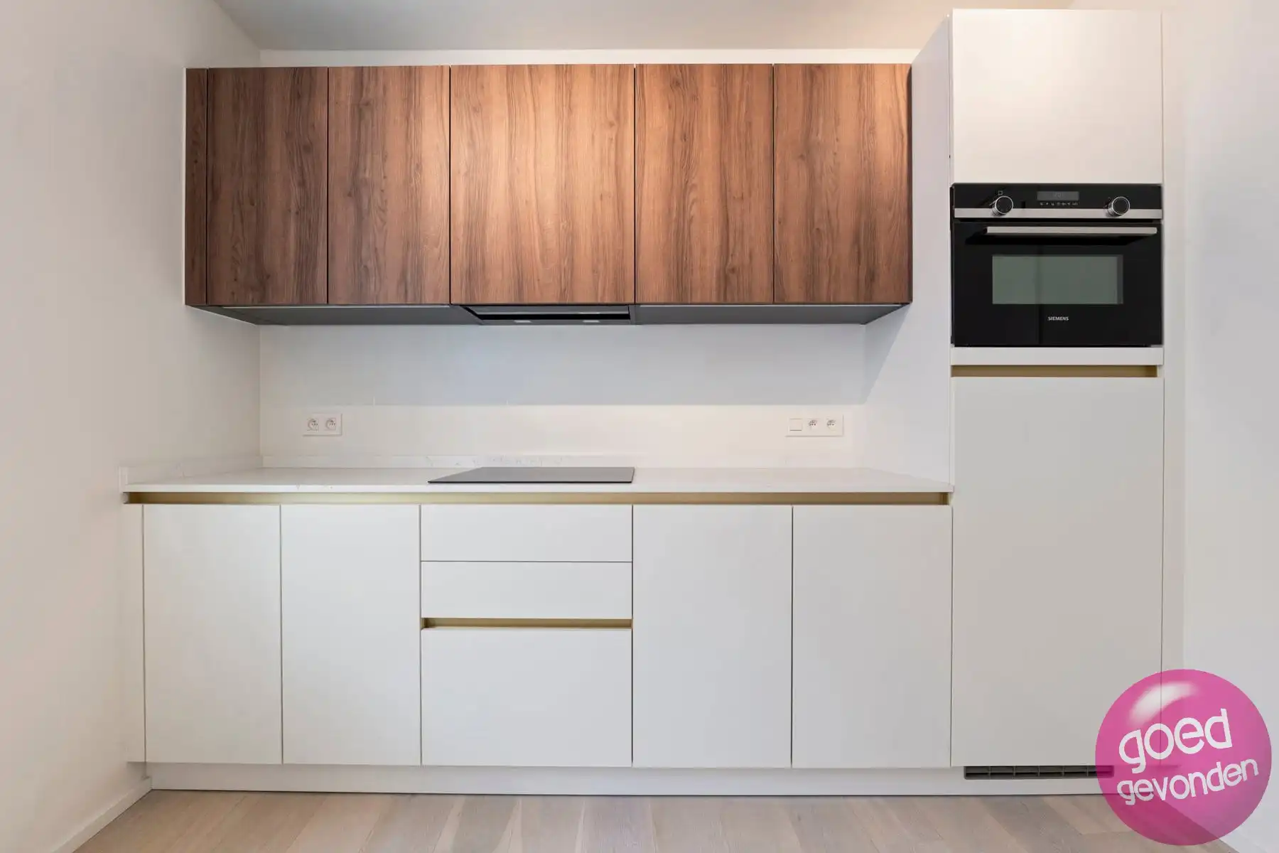 NIEUW APP - 1of2 SLK - TERRAS - KELDER - CENTRUM - GEEN BTW foto 10