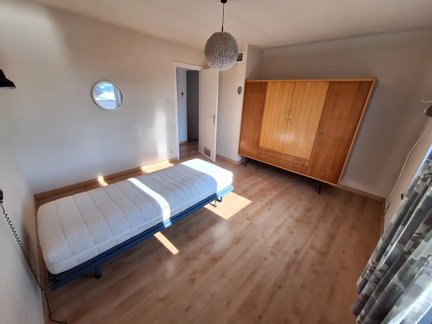 Halfopen woning met tuin en eigen parking te Sint-Kruis foto 13