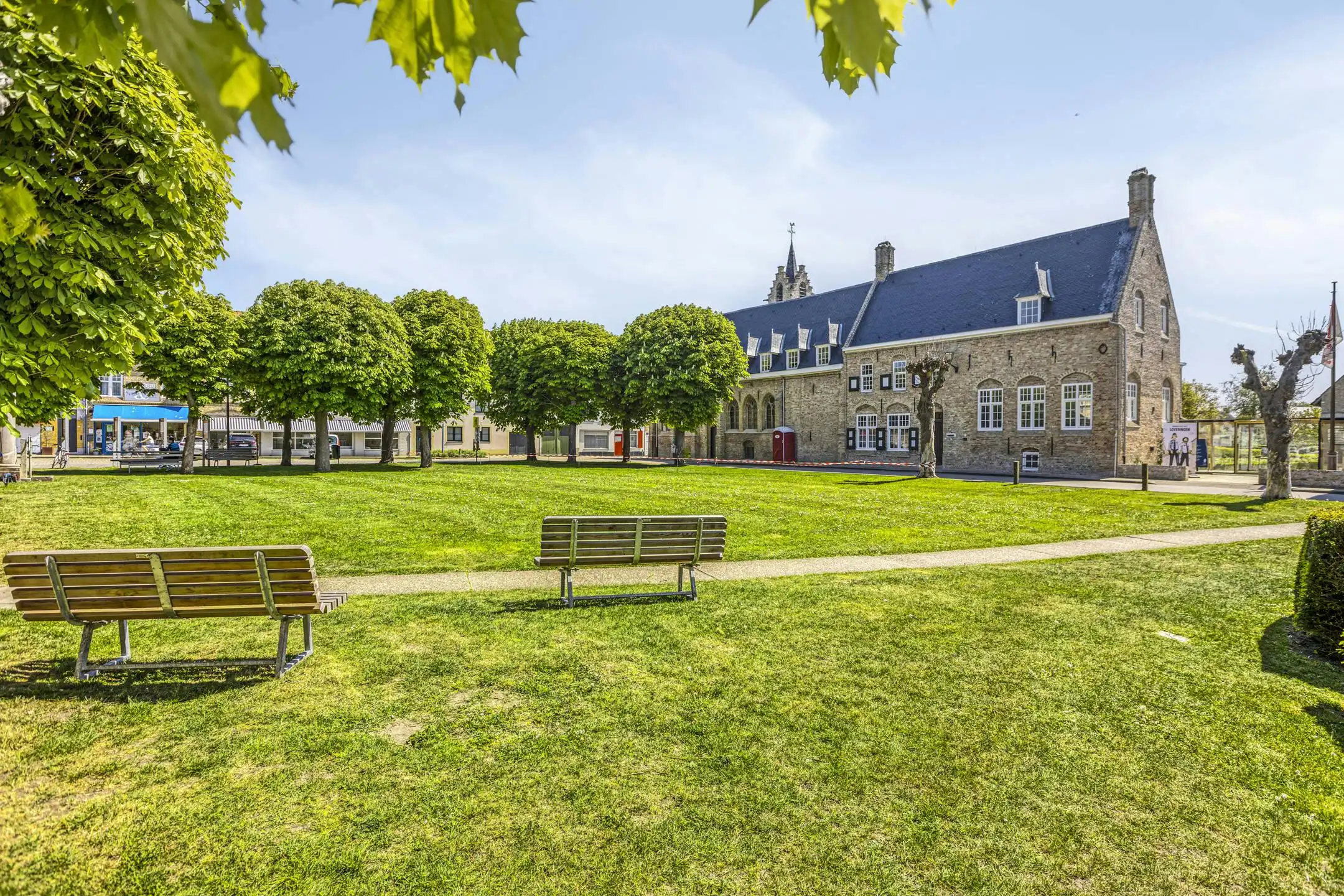 Ruime woning met 5 slaapkamers, tuin en garage te Lo-Reninge. foto 27