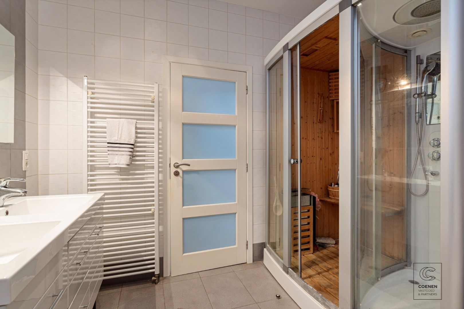 Ruime woning met 5 slpk's en een bew opp van 155 m² op zeer centrale ligging te Merksem foto 17