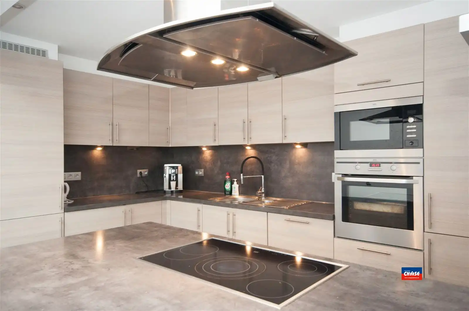 Rijwoning met 5 slaapkamers en tuin foto 2